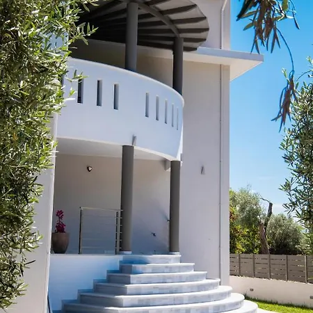 Aurelia Gazde/Camere de închiriat *